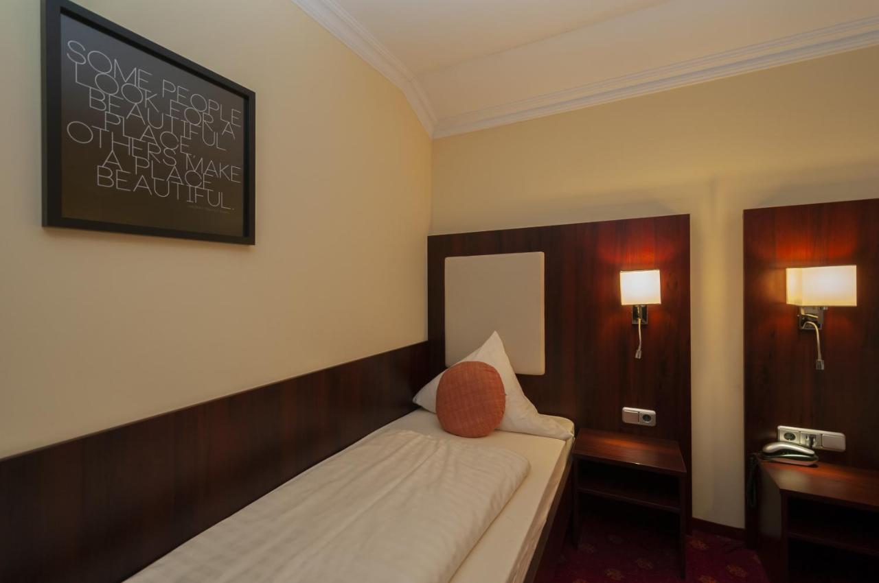 Hotel Gruene Tanne Гамбург Экстерьер фото