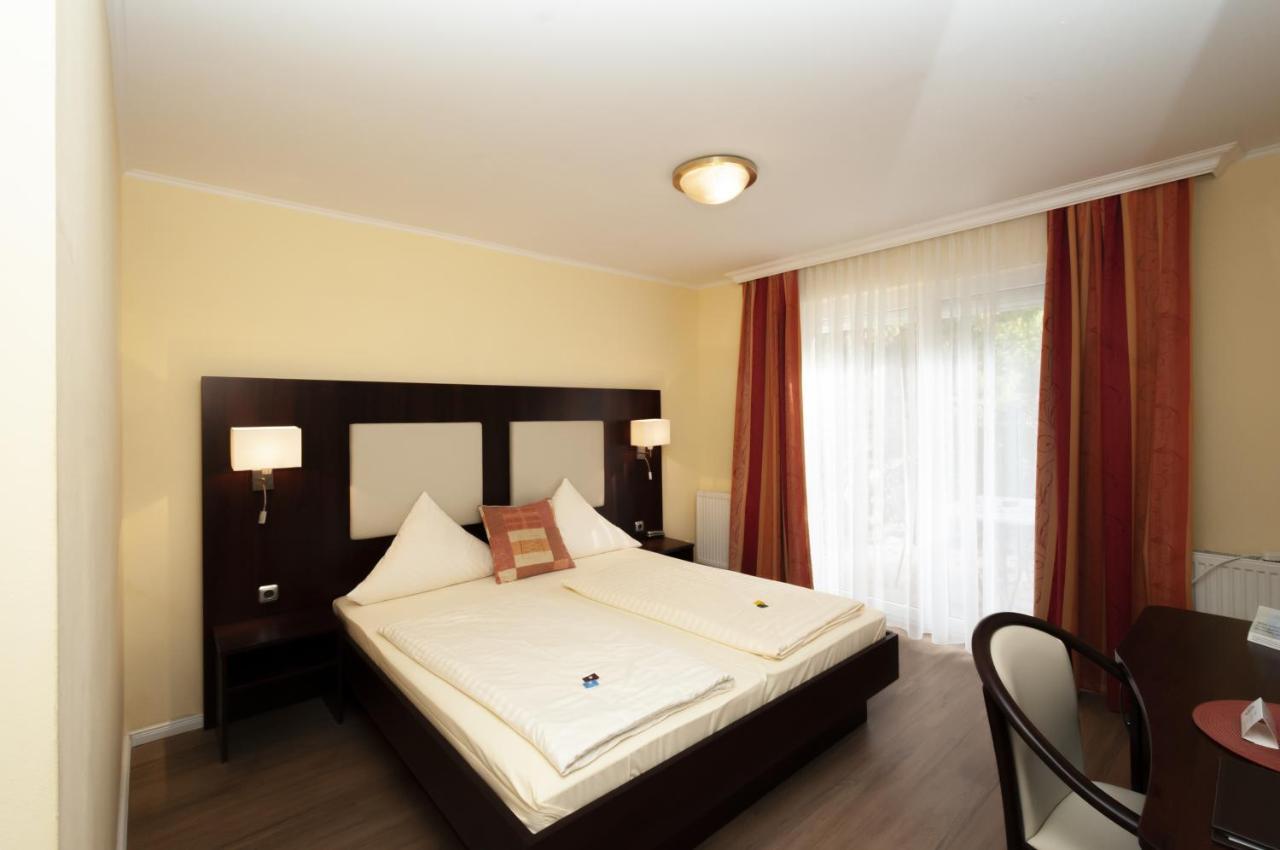 Hotel Gruene Tanne Гамбург Экстерьер фото
