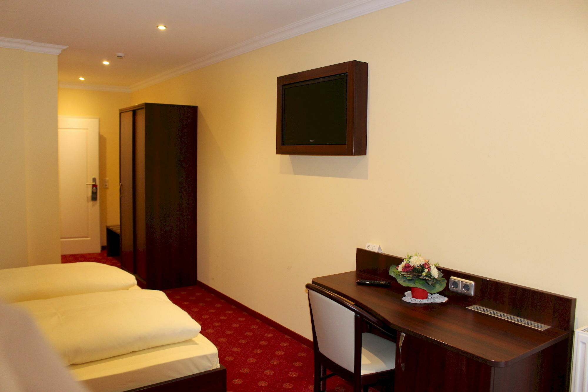 Hotel Gruene Tanne Гамбург Экстерьер фото